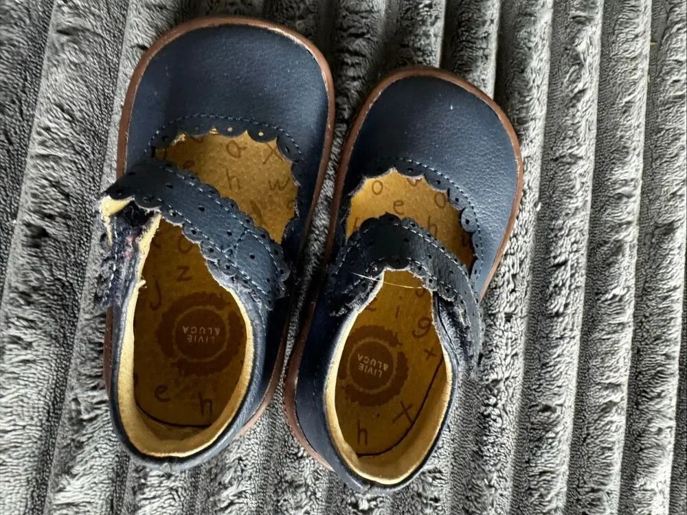 Livie and Luca Girls Navy Blue Leather Mary Jane’s Size 4